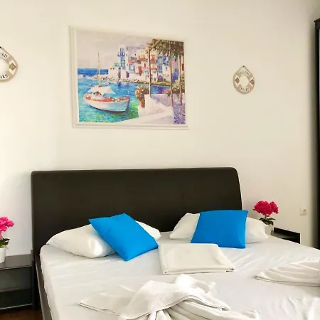 Summerland Sun Apartment *