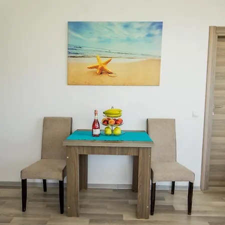 Summerland Sun Mamaia